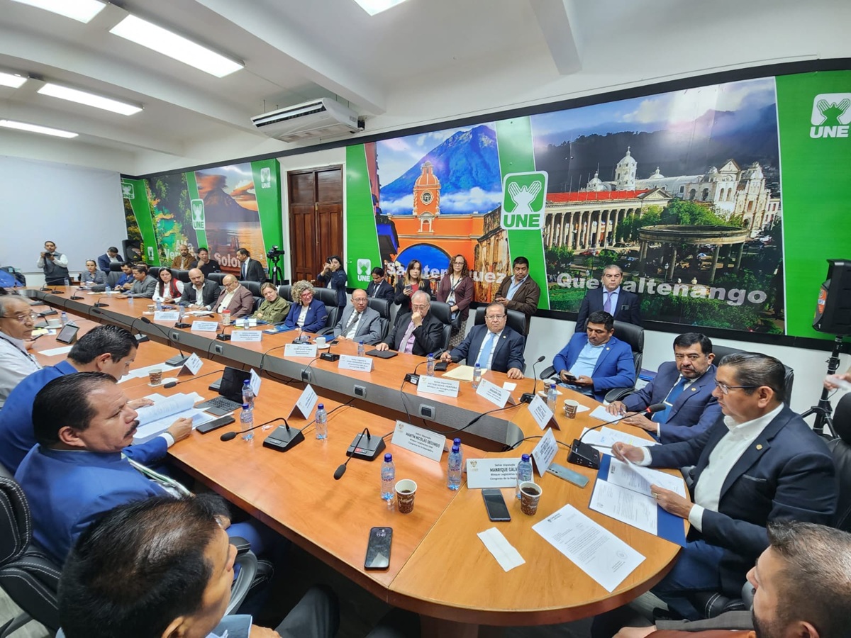Bancada UNE con el alcalde de Quetzaltenango, Juan Fernando López
