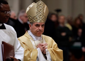 Becciu anunció este martes su renuncia a participar en la elección del próximo papa. Foto La Hora: AP.