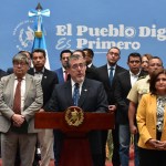 Bernardo Arévalo junto con su Gabinete de Gobierno en reunión con autoridades ancestrales