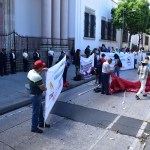 CODECA frente a casa presidencial a la espera de recepción de memorial con exigencias