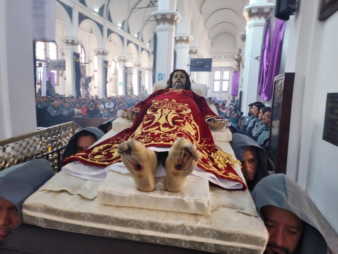 La consagrada imagen del Señor Sepultado del Calvario