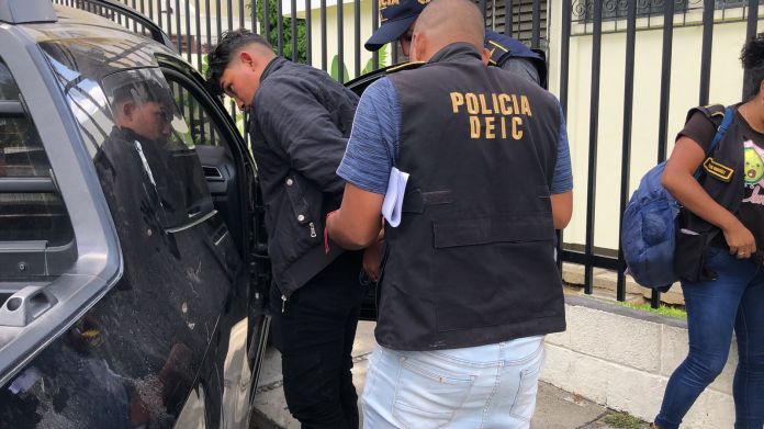 La PNC capturó a un guatemalteco y un venezolano por retención de menor originario de Sri Lanka. Foto: La Hora / PNC.