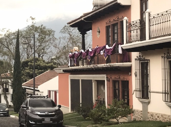La casa 112 donde residía la familia de Miguel Martínez, ubicada en el condominio lujos Bella Vista. Foto: Vox Populi.