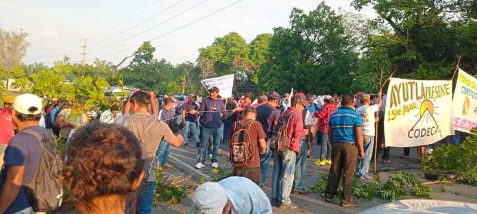 Desde tempranas horas de este lunes 28 de abril, el Comité de Desarrollo Campesino ( Codeca) inicio con la realización de bloqueos. Foto La Hora: Codeca.