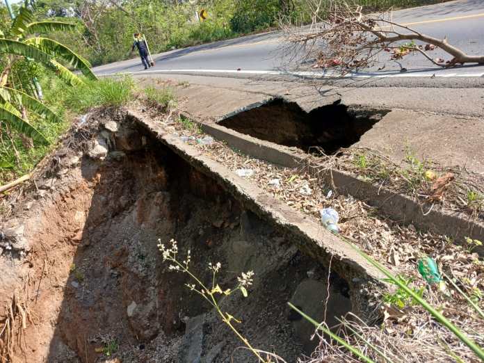 Conred registra un socavón Km. 97 en Taxisco, Santa Rosa