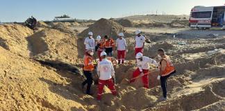 Cruz Roja y ONU condenan asesinato de 15 médicos y rescatistas palestinos por de tropas israelíes