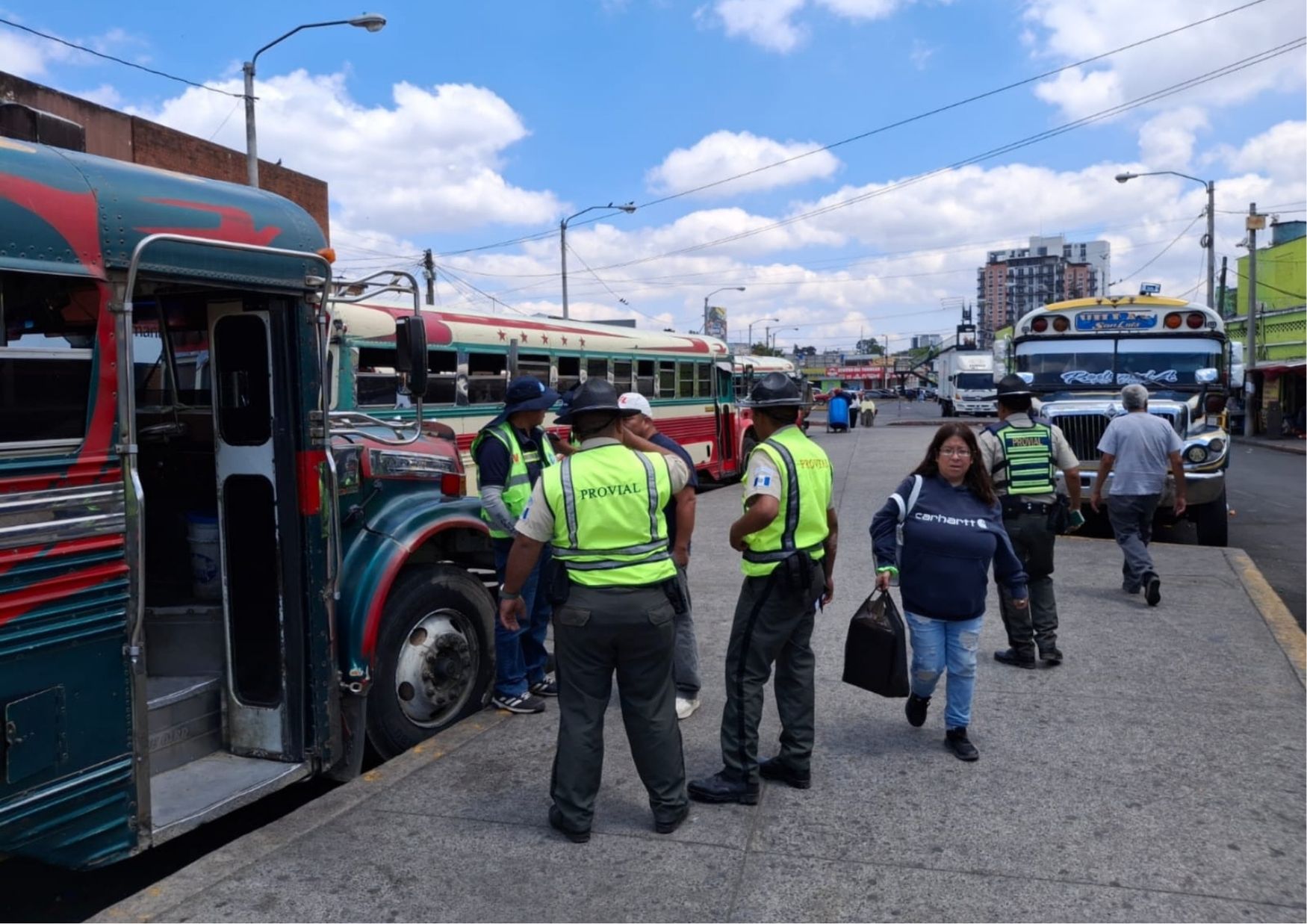 Refuerzan controles en el transporte extraurbano por Semana Santa: Más de 150 buses son inspeccionados