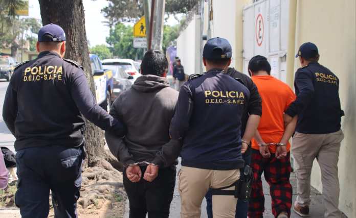PNC captura a tres hombres deportados con antecedentes tras arribar al país