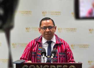 El diputado Bequer Chocooj solicitó la interpelación al ministro de Finanzas, Jonathan Menkos. Foto: La Hora