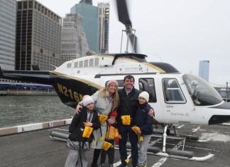 Fotografía de la familia de Agustín Escobar momentos antes de abordar helicóptero. Foto La Hora: Redes sociales