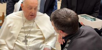 Papa Francisco en la visita de una carde en Roma. Foto La Hora: Vatican News