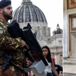 El Vaticano despliega riguroso esquema de seguridad para el entierro del papa Francisco