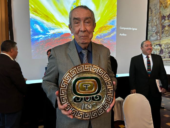 El pintor guatemalteco Ernesto Boesche Rizo