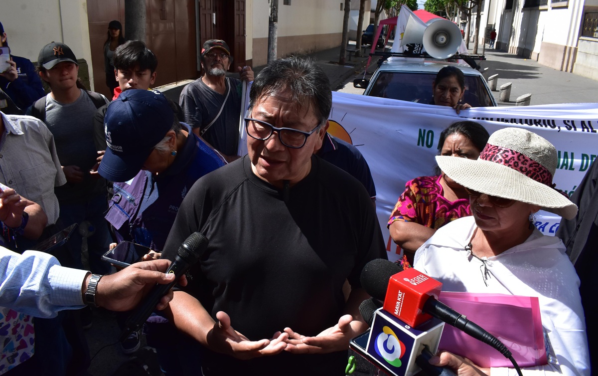 Neftalí López, coordinador de CODECA urbana, luego de reunión con Subsecretaría de Diálogo. Foto La Hora: Daniel Ramírez
