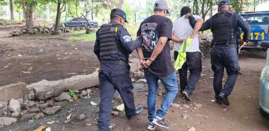 Autoridades policiales han informado sobre la intercepción y neutralización de dos personas que bajo amenazas despojaron a un conductor de un camión.