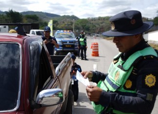 Agentes de la Policía Nacional Civil (PNC) recibirán una bonificación en Semana Santa. Foto La Hora: Departamento de Tránsito PNC.