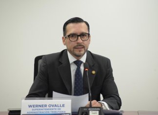Netcenters anunciaron una acción contra el nombramiento de Werner Ovalle como jefe de la SAT. Foto La Hora: José Orozco.
