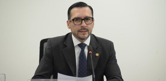 Netcenters anunciaron una acción contra el nombramiento de Werner Ovalle como jefe de la SAT. Foto La Hora: José Orozco.