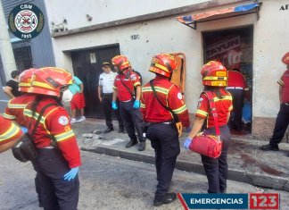 Un ataque armado en la zona 1 dejó cinco fallecidos y otras seis personas en estado crítico. Foto: La Hora / Bomberos Voluntarios.