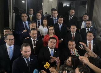 El diputado del partido Unionista, Álvaro Arzú Escobar, afirmó, respaldado por Allan Rodríguez, que desconoce al presidente del Congreso, Nery Ramos. Foto La Hora: José Orozco