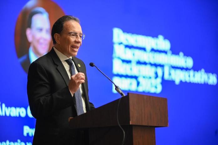 Junta Monetaria considera que se debe agotar la vía diplomática, pero ve posibles fortalezas ante decisión arancelaria de Trump (1) Junta Monetaria considera que se debe agotar la vía diplomática, pero ve posibles fortalezas ante decisión arancelaria de Trump