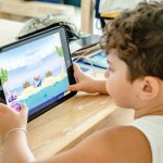 Controle el tiempo que los niños pasan en las pantallas y disfruten más en familia. Foto la Hora: Archivo.