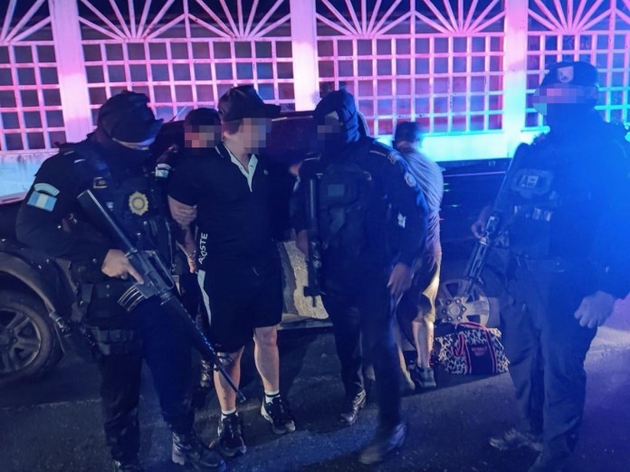 El pasado lunes 14 de abril trascendió la captura de Steven Lorenzana, nieto de El Patriarca (ya fallecido). Durante su detención las imagenes quedaron grabadas mostrando algunos detalles curiosos.