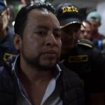 Luis Pacheco, detenido por orden del Juzgado Cuarto Pena "A", da declaraciones a la prensa.