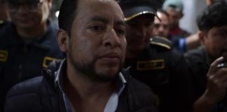 Luis Pacheco, detenido por orden del Juzgado Cuarto Pena "A", da declaraciones a la prensa.