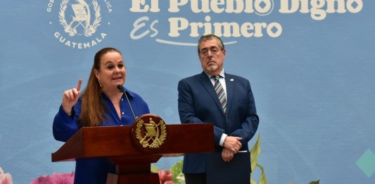 Ministra de educacion Anabella Giracca