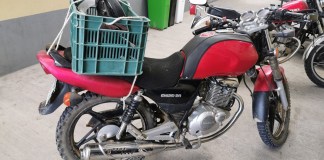 Capturan a hombre que compró motocicleta en Marketplace y no sabía que era robada. Foto La Hora: PNC.