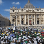 «Nunca podrá haber paz si no aprendemos a perdonarnos unos a otros», la frase de Francisco que se recuerda en la misa en el Vaticano