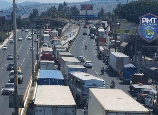 PMT de Villa Nueva tránsito lento por elaboración alfombras en zona 1