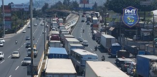 PMT de Villa Nueva reporta tránsito lento por elaboración alfombras en el área céntrica del municipio PMT de Villa Nueva tránsito lento por elaboración alfombras en zona 1