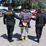 PNC captura a hombre por amenazar a guardia y realizar disparos en zona 4 de Mixco