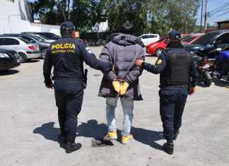PNC captura a hombre por amenazar a guardia y realizar disparos en zona 4 de Mixco