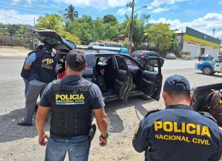 PNC captura a mujer que trasportaba armas y más de 600 municiones en Izabal