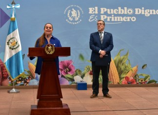 Presidente Bernardo Arévalo y Ministra de educación, Anabella Giracca