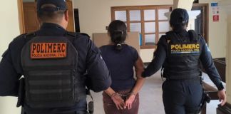 Presunta estafadora capturada por la Policía Nacional Civil. Foto La Hora: PNC