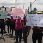 Tras dos horas de mantener un bloqueo frente a las instalaciones de CAMINOS en la zona 13, los manifestantes se retiraron abordando nuevamente en buses extraurbanos.