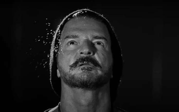 Ricardo Arjona lanza su nuevo videoclip 