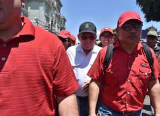 Rodrigo Hernández Boche, líder del STEG en Sacatepéquez, junto con Joviel Acevedo. Foto La Hora: Daniel Ramírez.