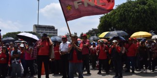 Sindicato Nacional de Trabajadores de Salud de Guatemala frente al Palacio Nacional
