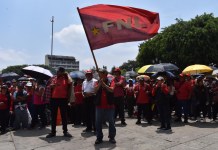 Sindicato de Salud (SNTSG) se integra a la comisión del artículo 140 relativa a mejoras salariales Sindicato Nacional de Trabajadores de Salud de Guatemala frente al Palacio Nacional