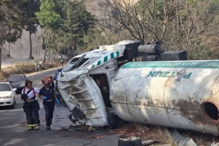 Accidente tránsito de una Unidad contra incendios de Bomberos Municipales Departamentales de Patzún. Foto La Hora: Cortesía