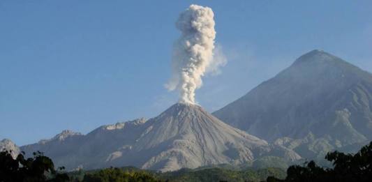 Volcanes Santiaguito y Santa María.