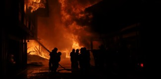 Voraz incendio consumió negocio en bulevar Los Próceres