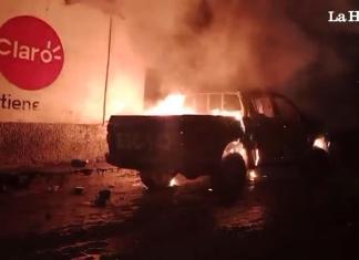 Pobladores de San Vicente Pacaya se enfrentaron a la PNC, tras la captura de un presunto secuestrador. Foto La Hora: Cortesía.
