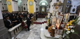 El presidente Bernardo Arévalo se hizo presente a la Santa Eucaristía por el eterno descanso del Papa Francisco. Foto La Hora: Daniel Ramírez.