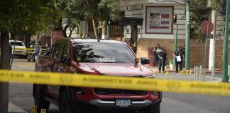 Bomberos Municipales dieron a conocer la atención a un ataque armado que como resultado fallecería el piloto de un picop y dos de sus pasajeros resultarían heridas.